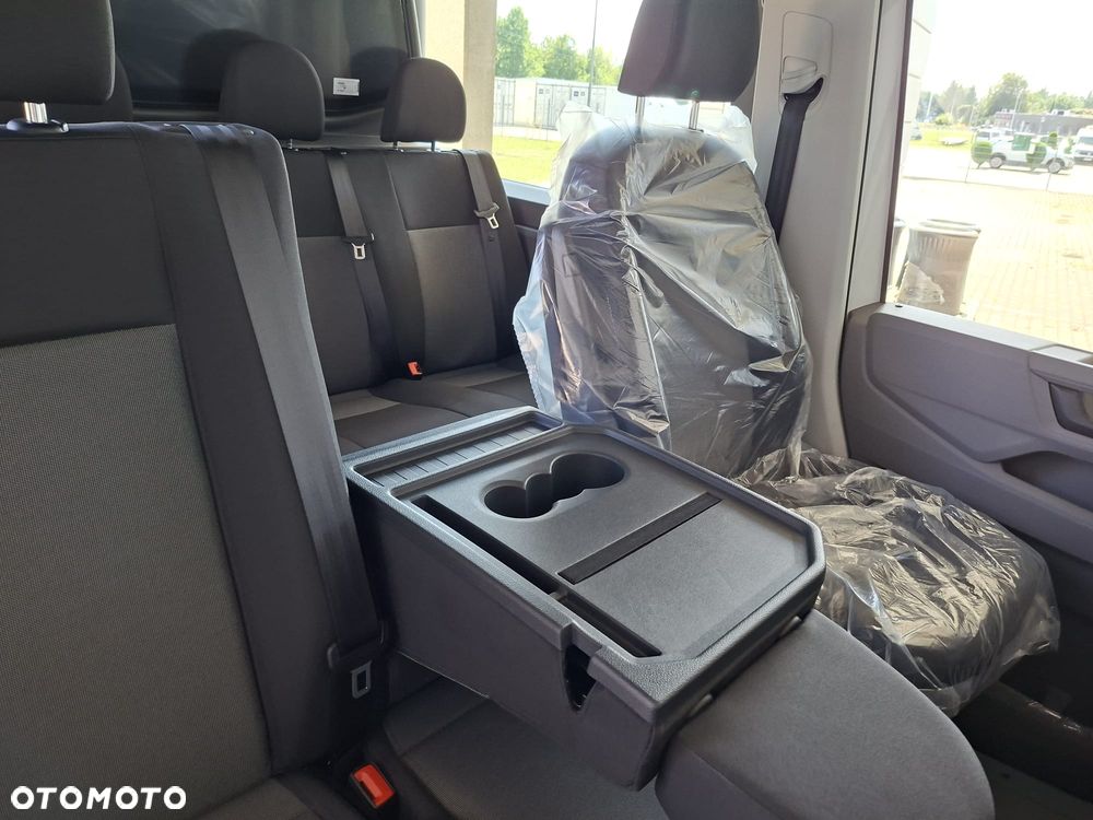 Volkswagen Crafter 35 Furgon z wysokim dachem 7 osobowy, silnik: 2,0 l EURO VI 163 KM / skrzynia biegów: Przedni napęd manualna 6-biegowa rozstaw osi: 4490 mm - 23