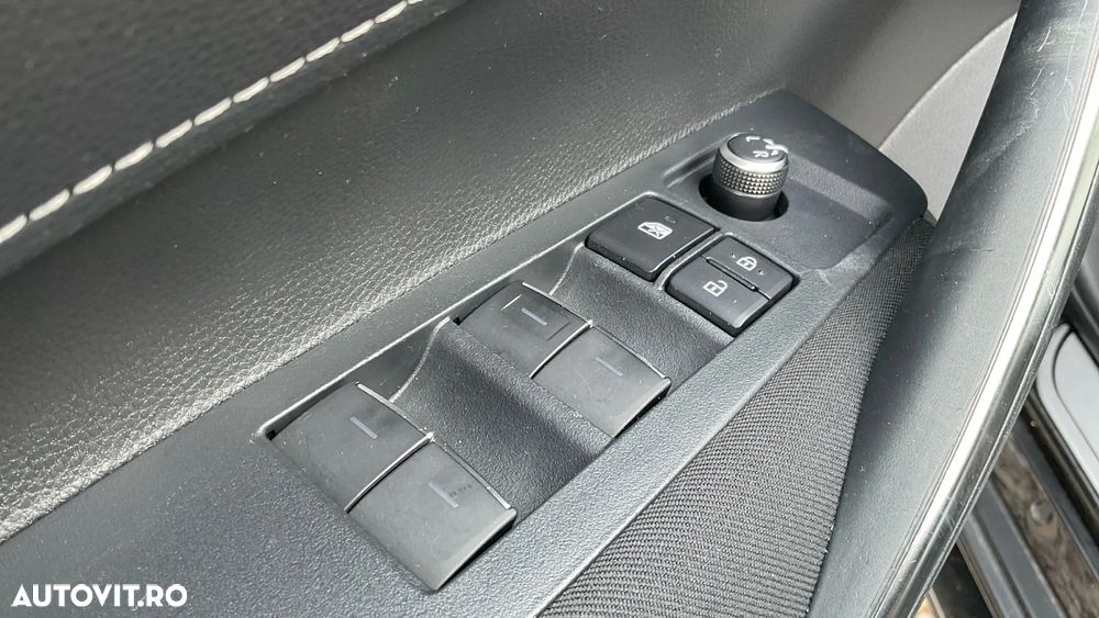 Toyota Corolla 1.8 HSD Business - 26