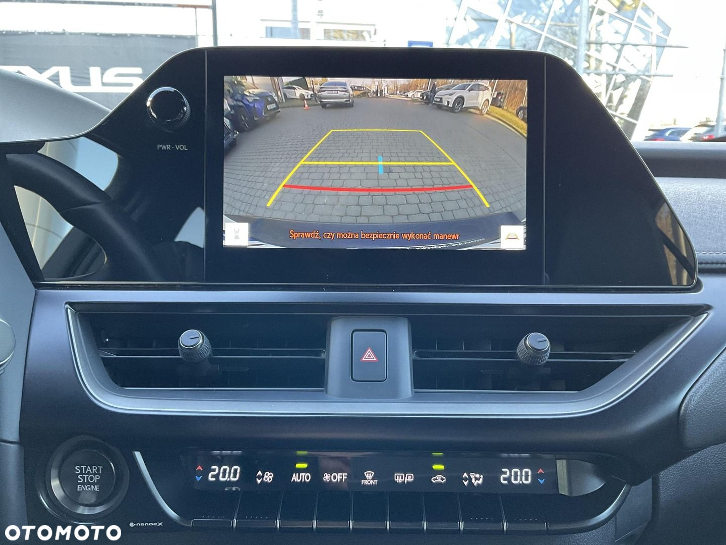 Lexus UX - 27