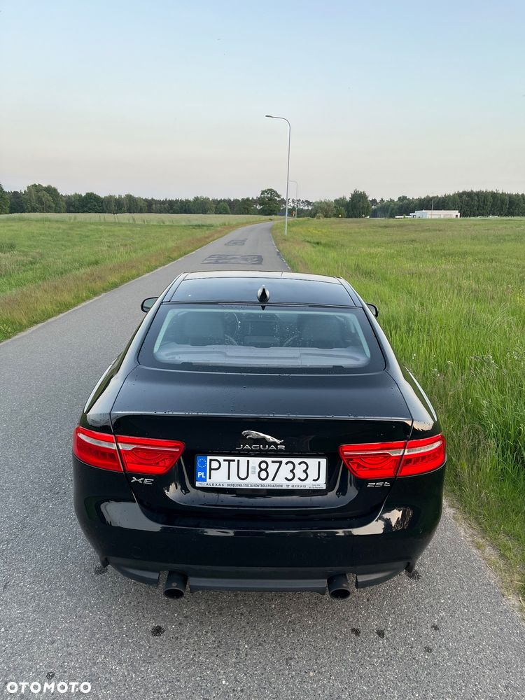 Jaguar XE 2.0 T Portfolio - 9