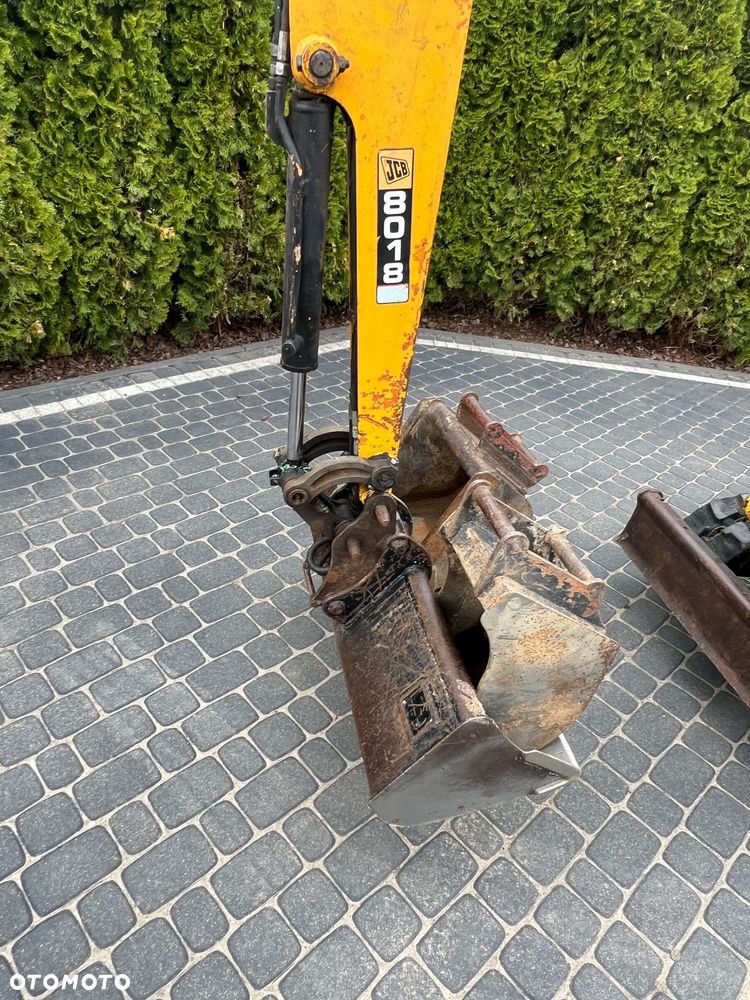JCB 8018 - 6