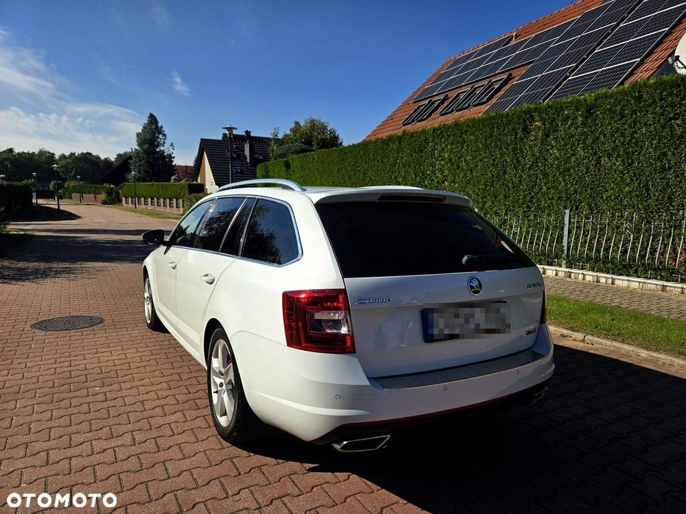 Skoda Octavia Combi 2.0 TDI DSG RS - 4