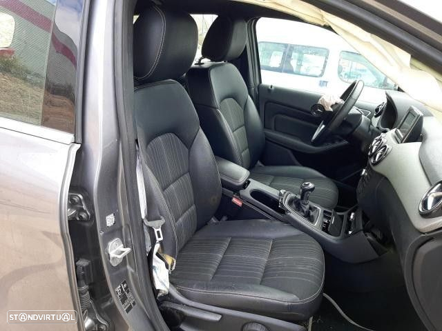 Peças Mercedes-Benz B180i (W246) 2013 - 7