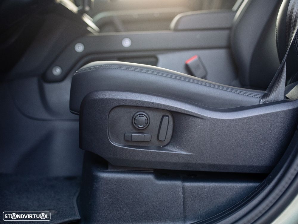 Land Rover Defender 2.0 P300e 110 AWD X-Dynamic SE - 20