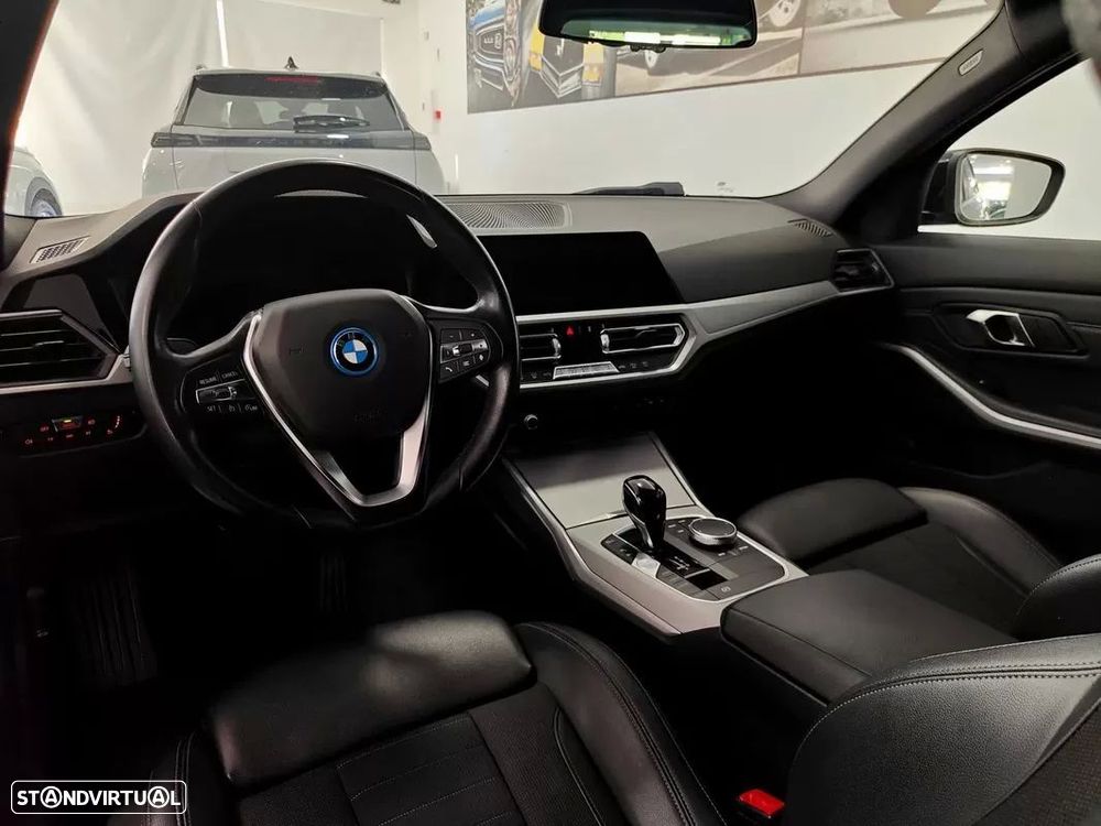 BMW 320 e Line Sport Auto — fotografia 7