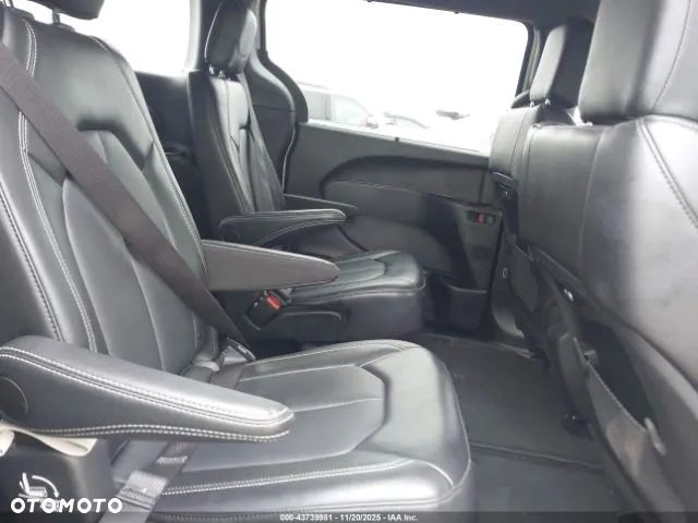 Chrysler Pacifica - 7