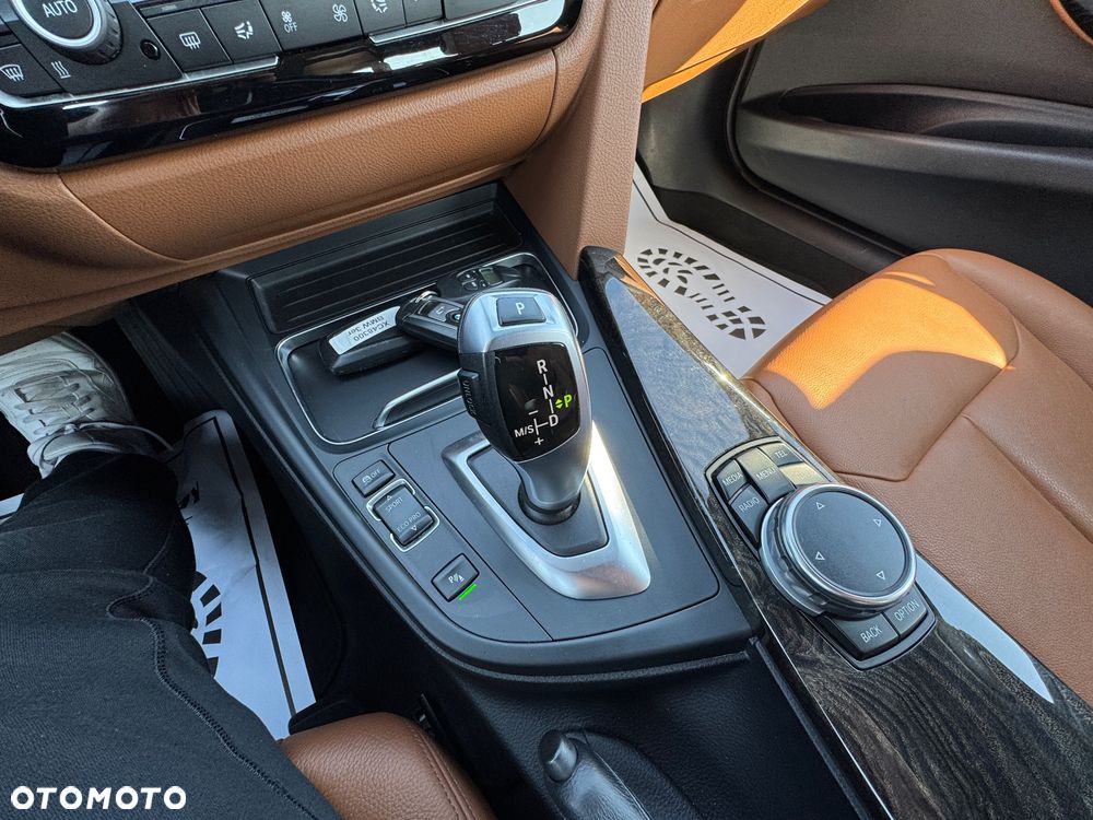 BMW Seria 3 320d Luxury Line - 28