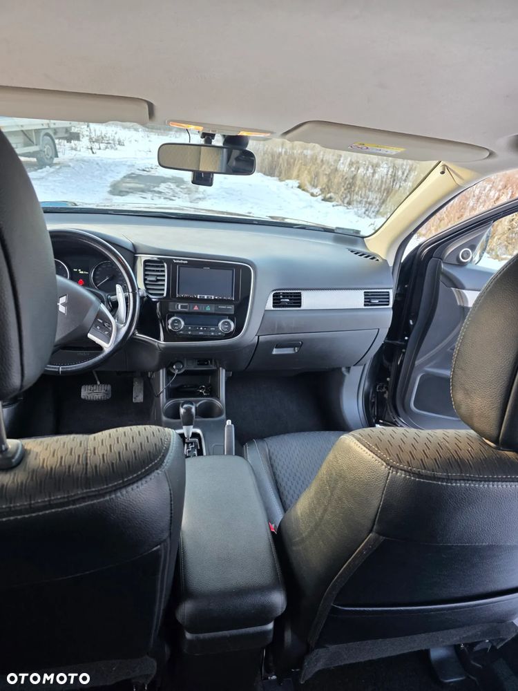 Mitsubishi Outlander 2.2 DID Instyle Navi - 13