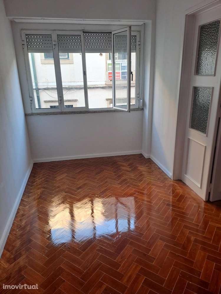 T2 Á Praça Paiva Couceiro, remodelado cozinha equipada - Grande imagem: 3/23