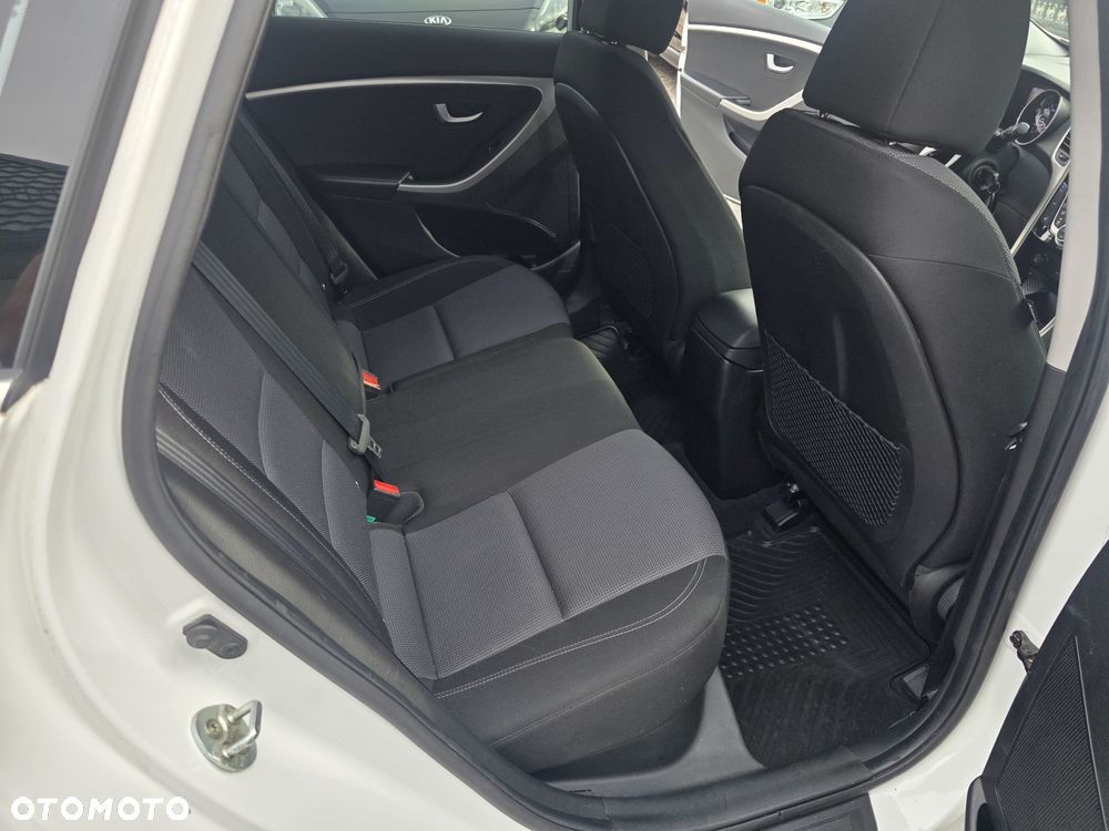 Hyundai i30 1.6 Comfort - 14