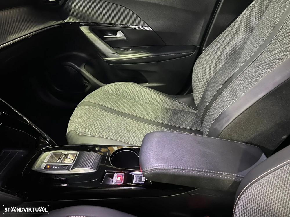 Peugeot e-2008 54 kWh Allure - 12