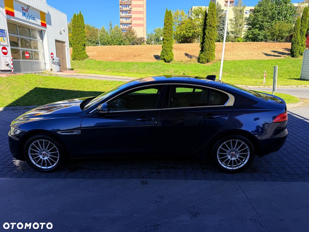 Jaguar XE 20d AWD Portfolio - 6