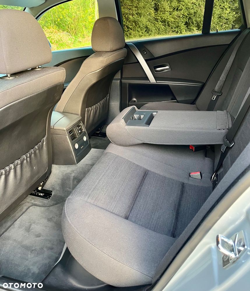 BMW Seria 5 525d - 11