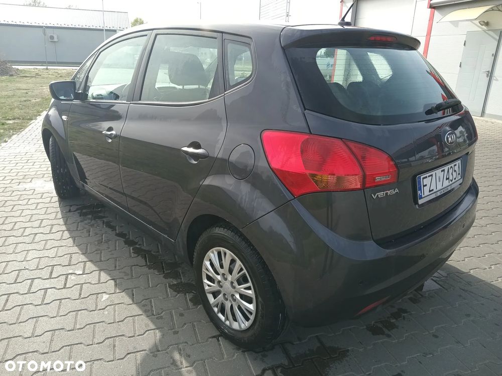 Kia Venga - 8