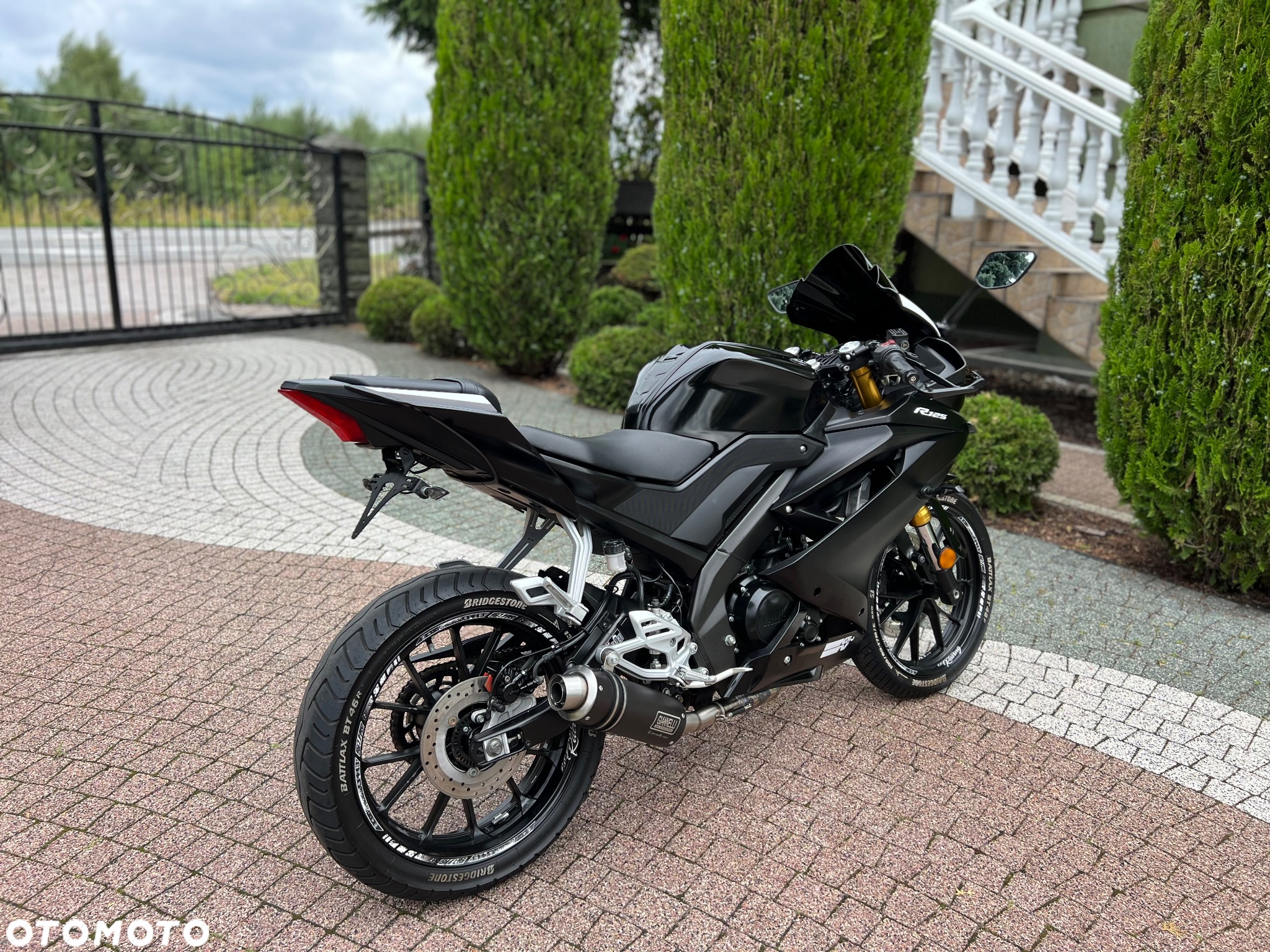Yamaha YZF - 9