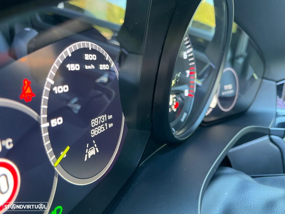 Porsche Cayenne Coupé E-Hybrid - 17