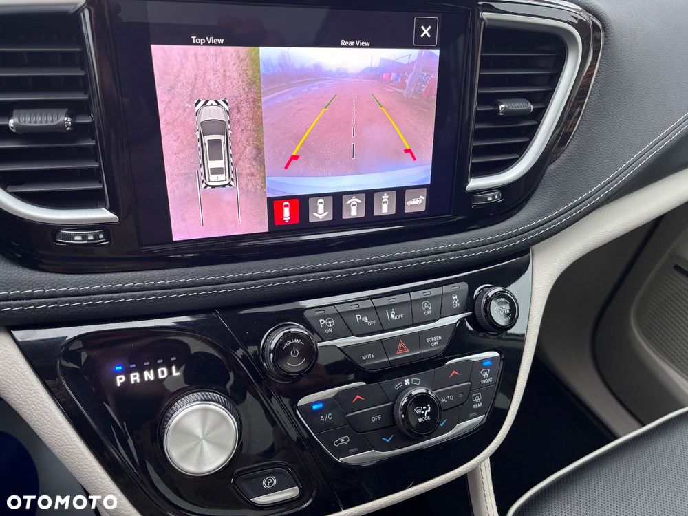 Chrysler Pacifica - 27