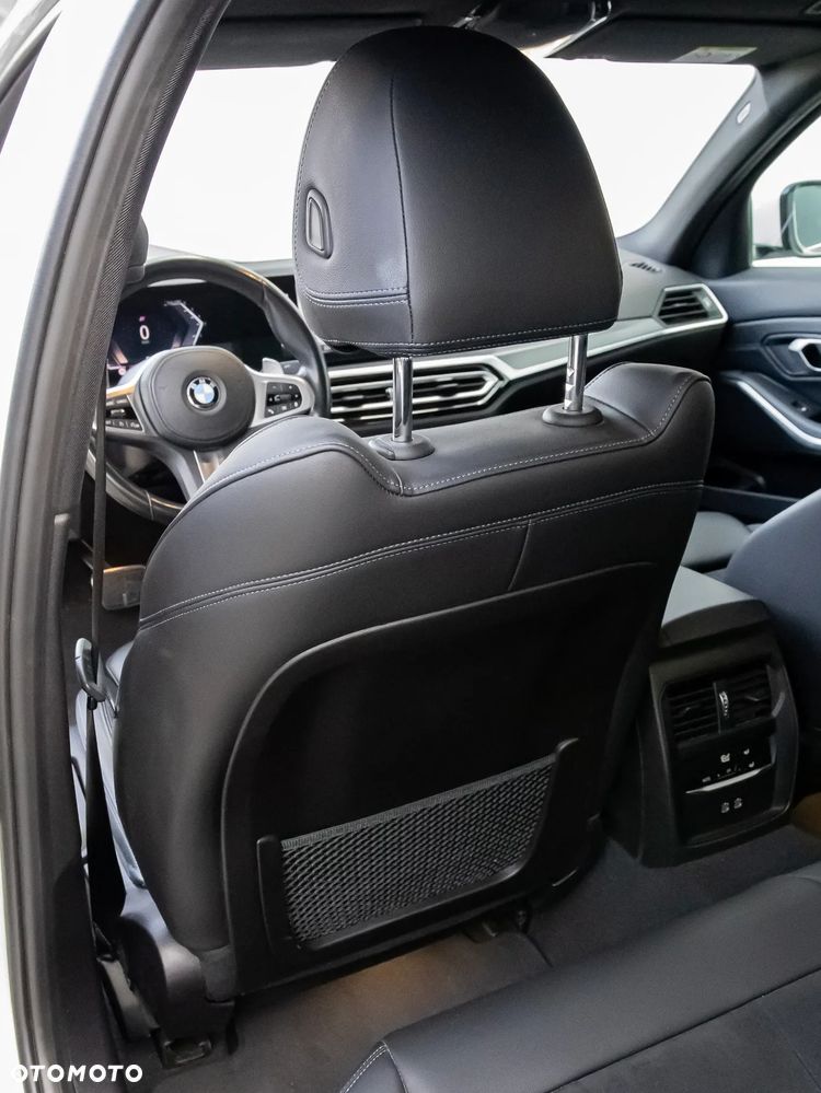 BMW Seria 3 318d M Sport - 36