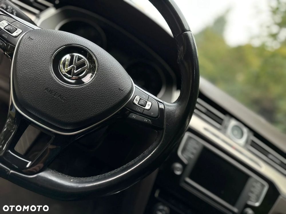 Volkswagen Passat 2.0 TDI SCR Highline - 16