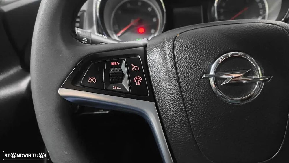 Opel Astra Sports Tourer - 30