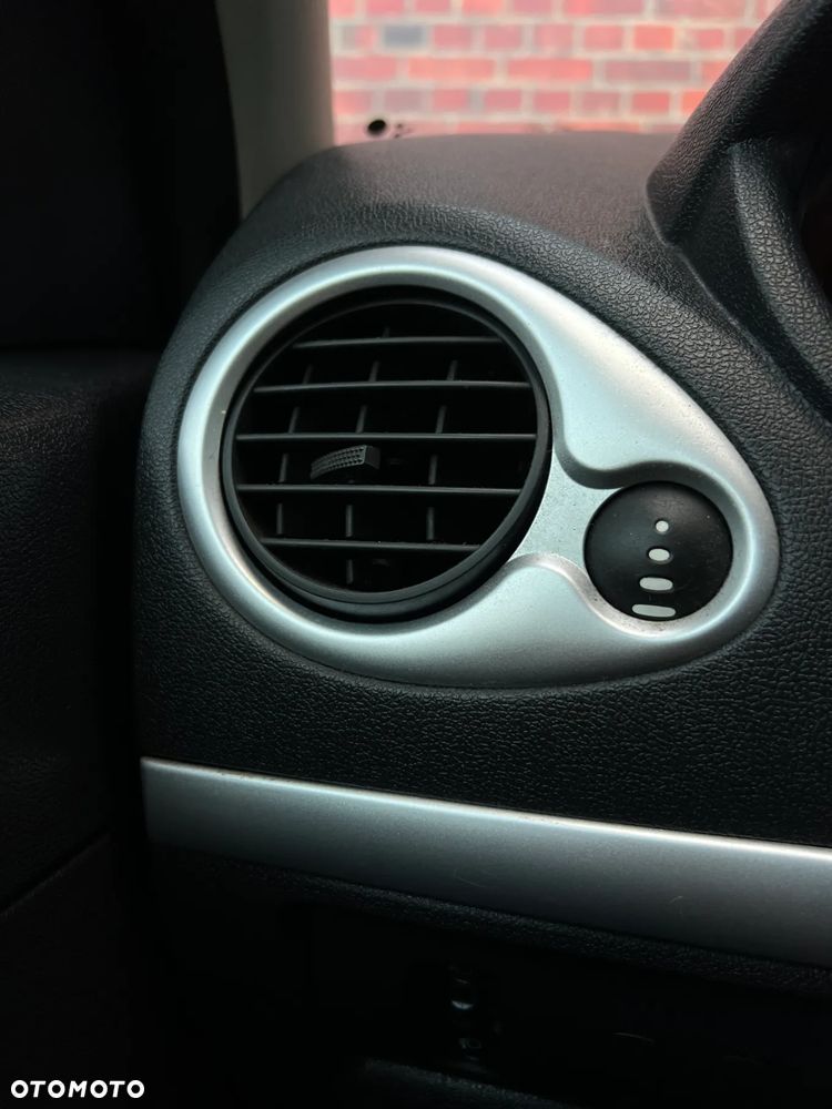 Renault Clio - 26