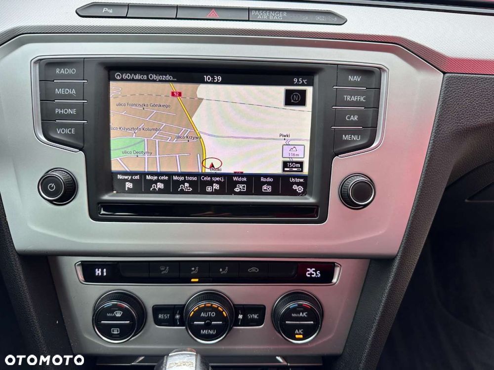 Volkswagen Passat - 30