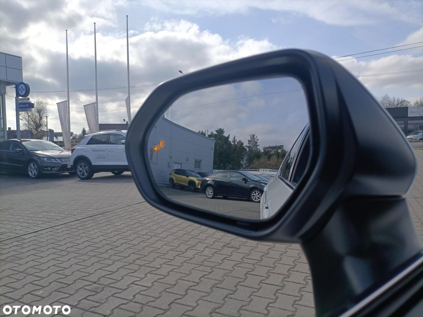 Toyota Camry - 18