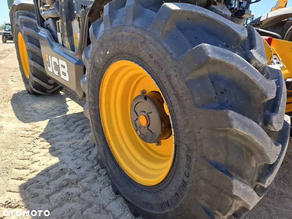 JCB 542-70 Agri - 11
