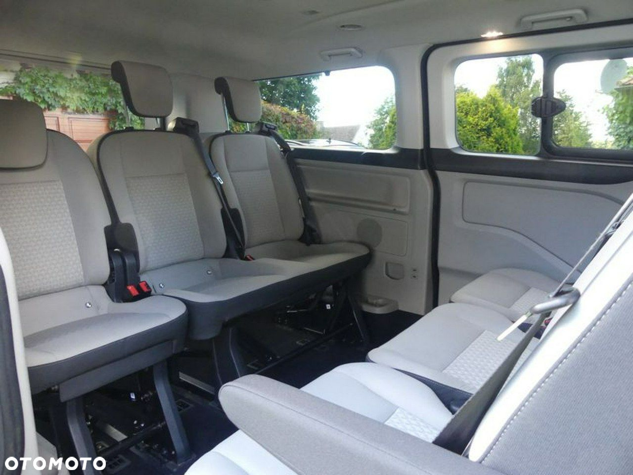 Ford Tourneo Custom - 12