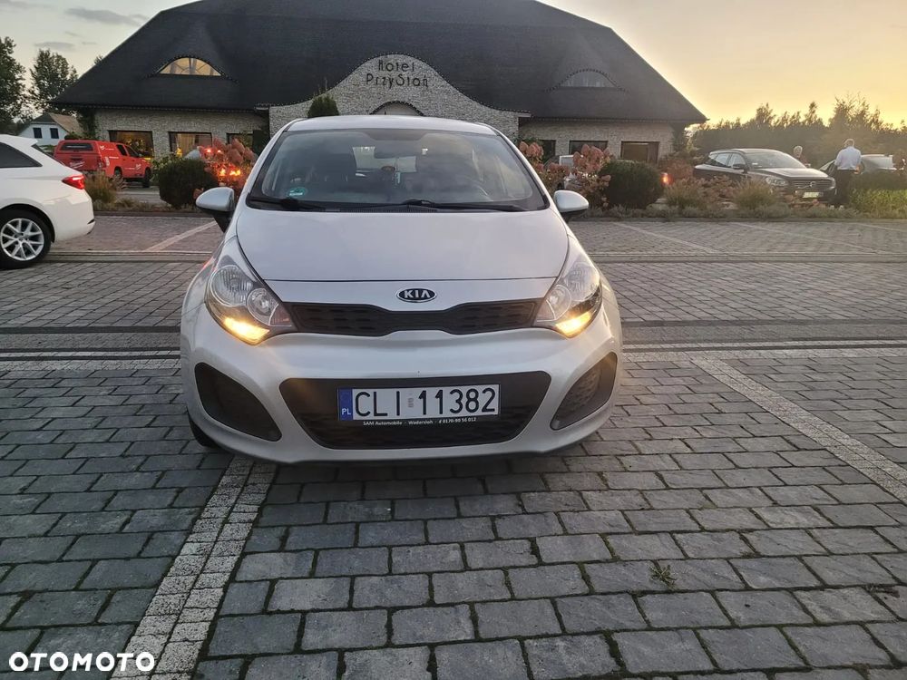 Kia Rio 1.2 Fifa World Cup Edition - 14