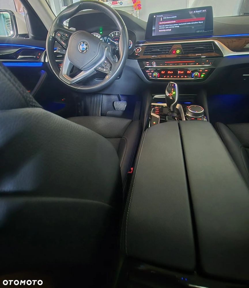BMW Seria 5 530i xDrive Sport Line sport - 16