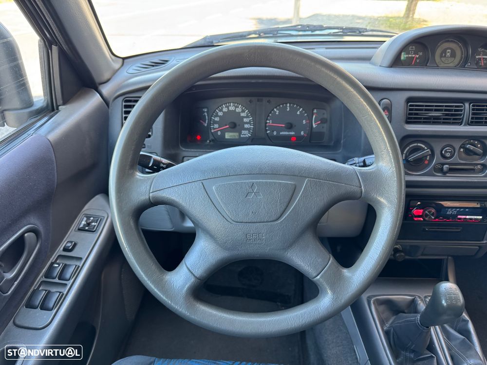 Mitsubishi Pajero Sport 2.5 TD GLS - 17