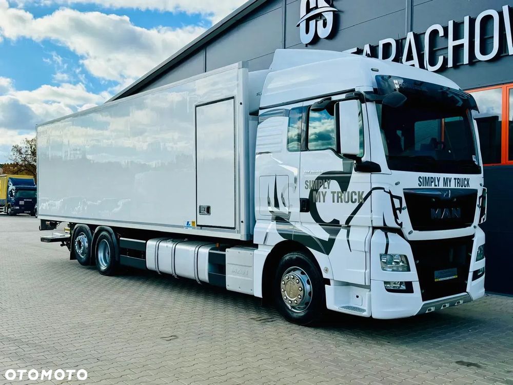 MAN MAN MAN TGX 26.440 // E6 // chłodnia z windą // 22 Epal // sypialka // - 9