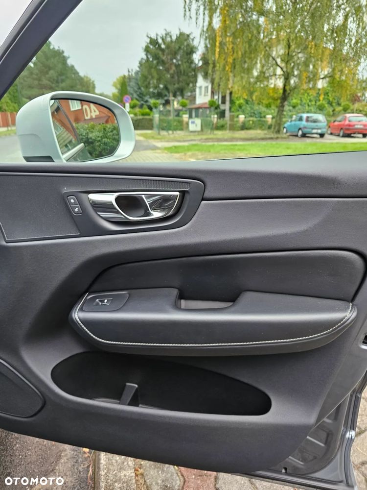 Volvo XC 60 T5 GPF AWD R-Design - 20