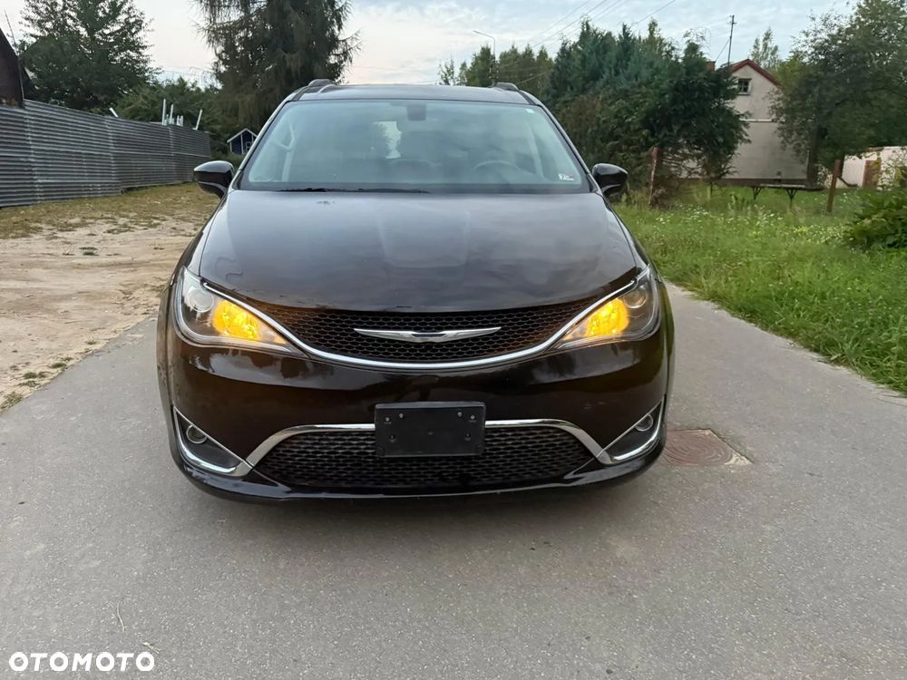 Chrysler Pacifica - 2