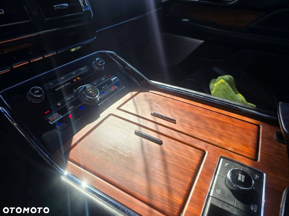 Lincoln Navigator - 24