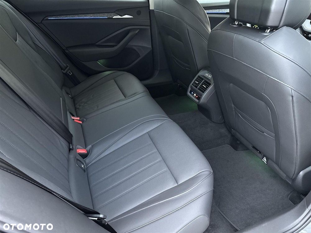 Skoda Superb 2.0 TDI SCR Selection DSG - 9