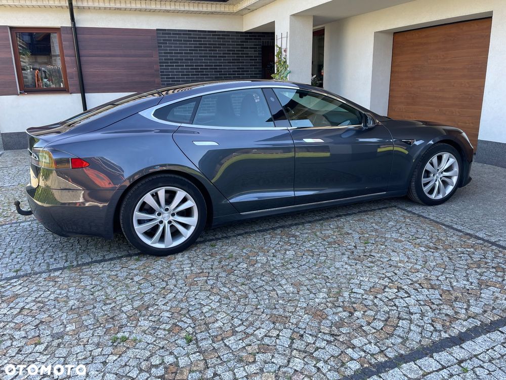 Tesla Model S - 5