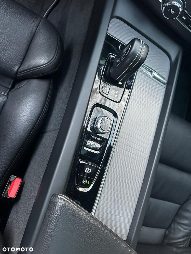 Volvo XC 60 D5 SCR AWD R-Design - 15