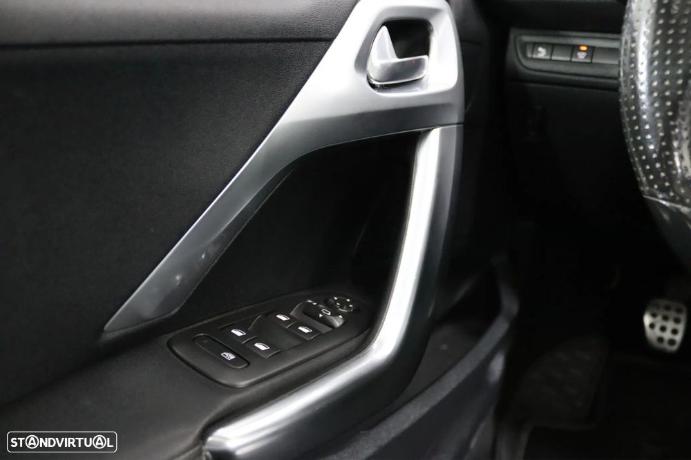 Peugeot 2008 1.2 PureTech Allure - 9