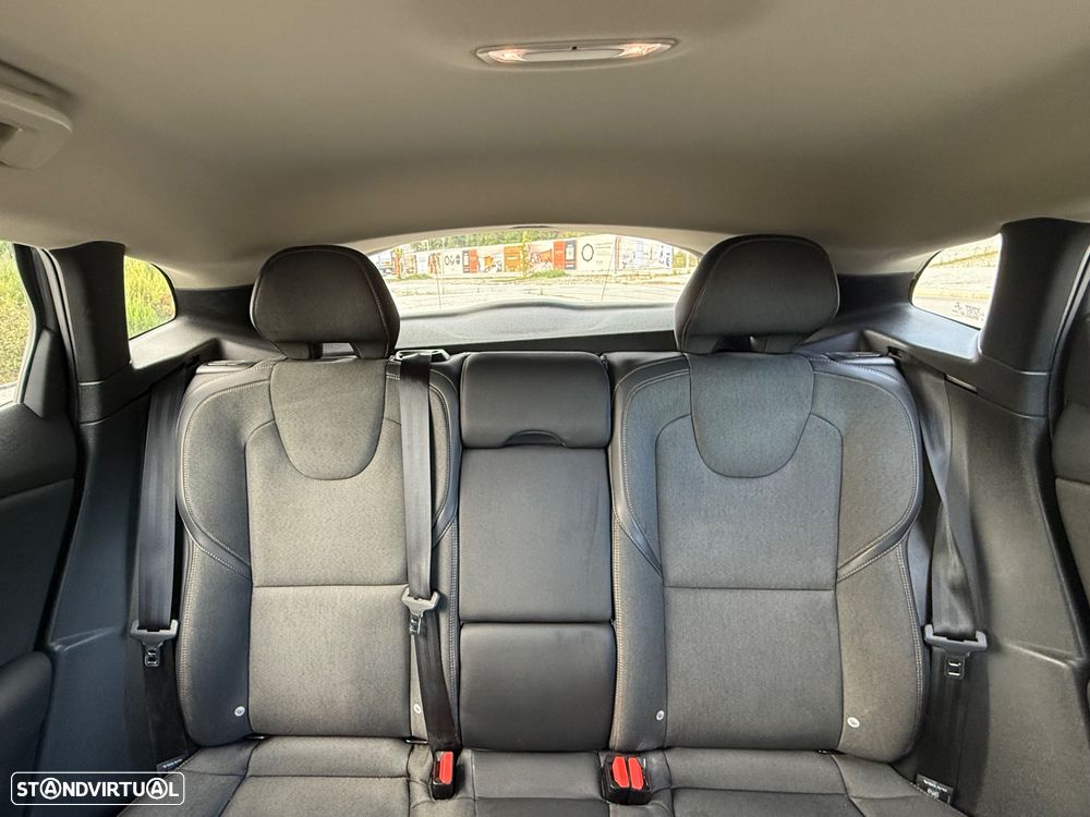 Volvo V40 2.0 D3 Momentum - 10