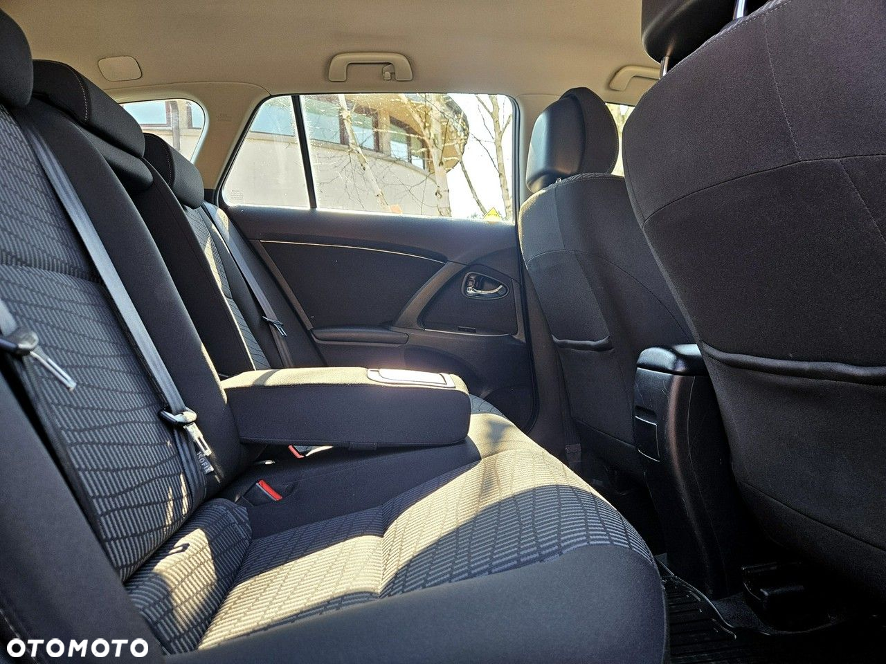 Toyota Avensis Combi 2.0 D-4D - 11