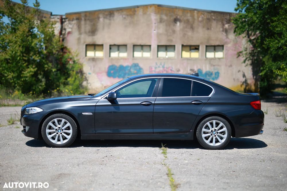 BMW Seria 5 525d xDrive - 11