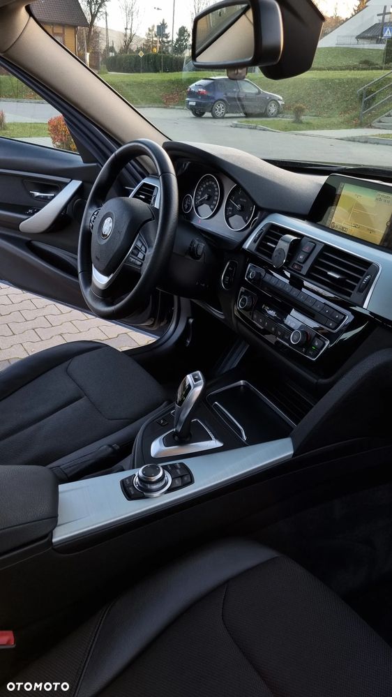 BMW Seria 3 318d Sport Line - 17