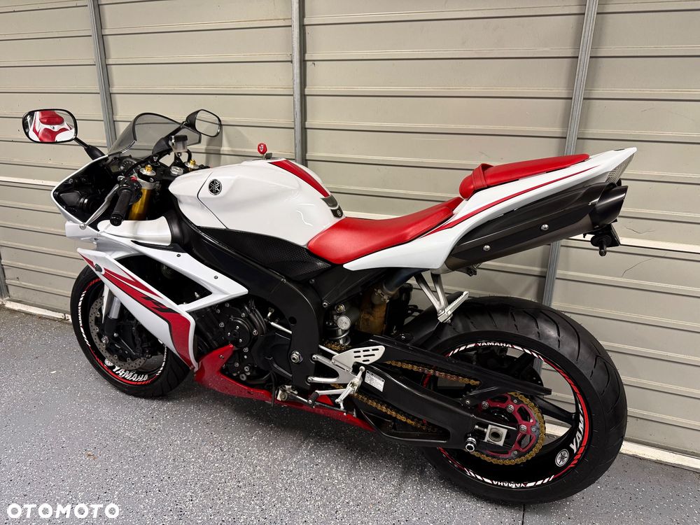 Yamaha R1 - 15