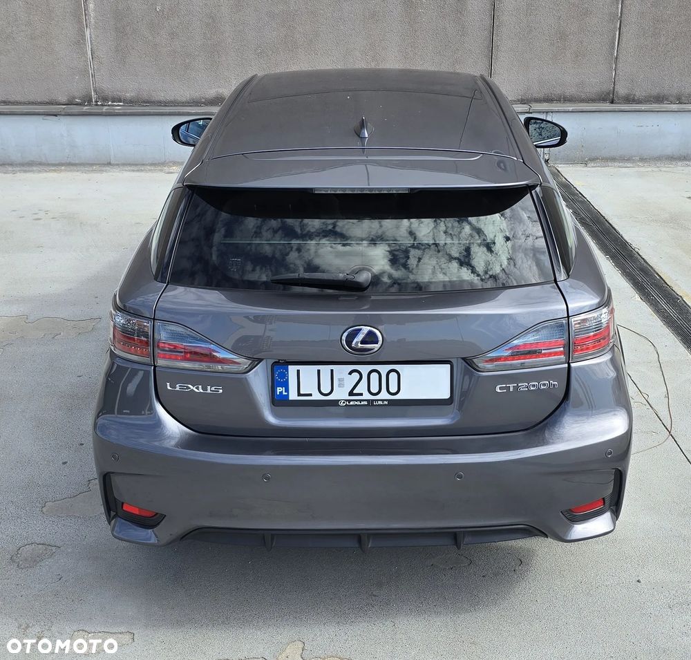 Lexus CT - 9
