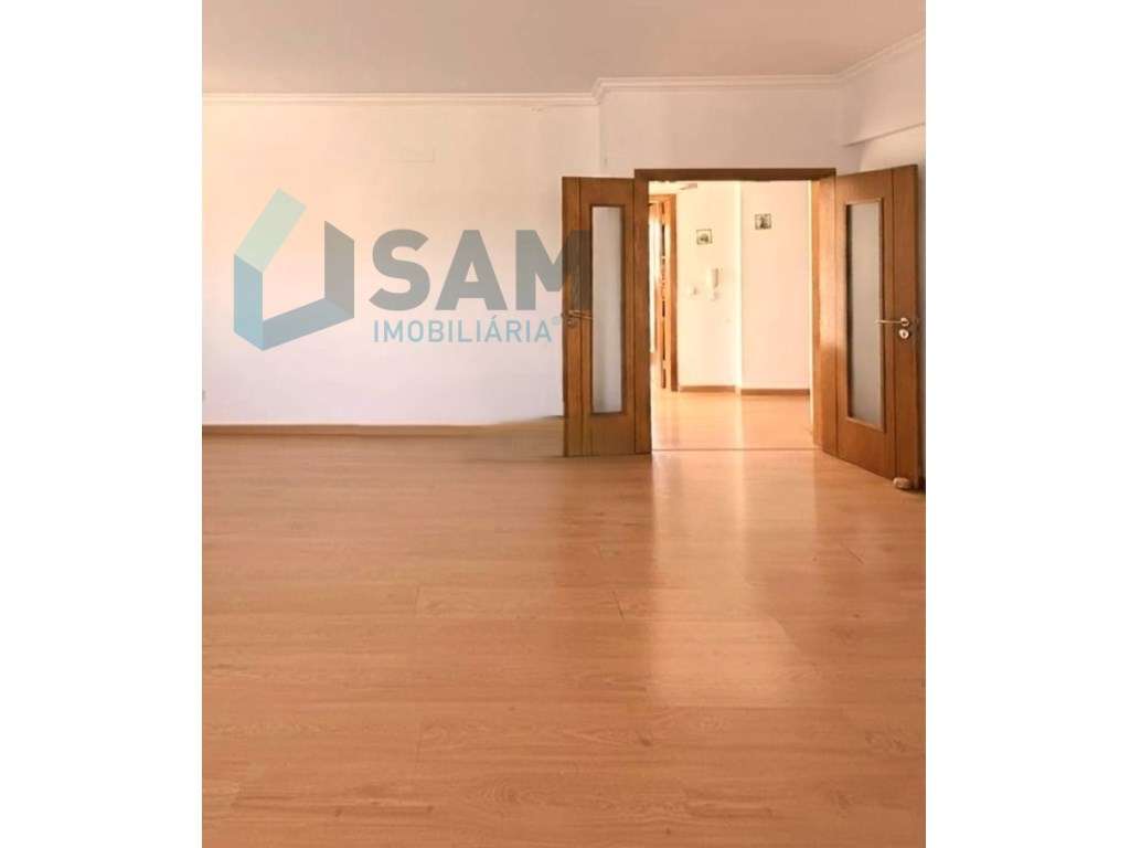 Moradia T4 com Espaço Comercial e Terreno de 965 m² | Foros de Salv... - Grande imagem: 5/13