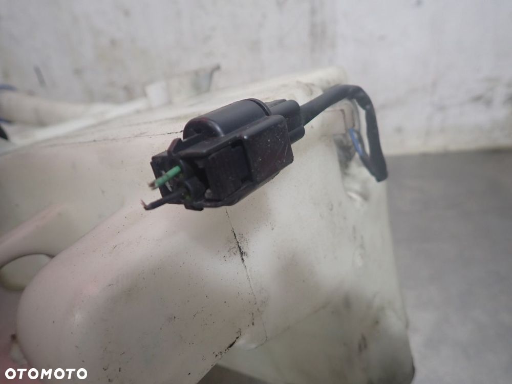 ZBIORNICZEK SPRYSKIWACZY HYUNDAI i40 I CW 1.7 - 2