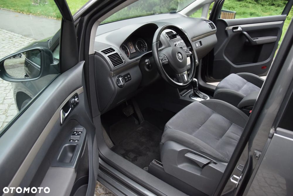 Volkswagen Touran 2.0 TDI DPF DSG Highline - 11