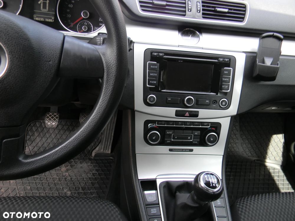 Volkswagen Passat 2.0 Blue TDI SCR Comfortline - 17